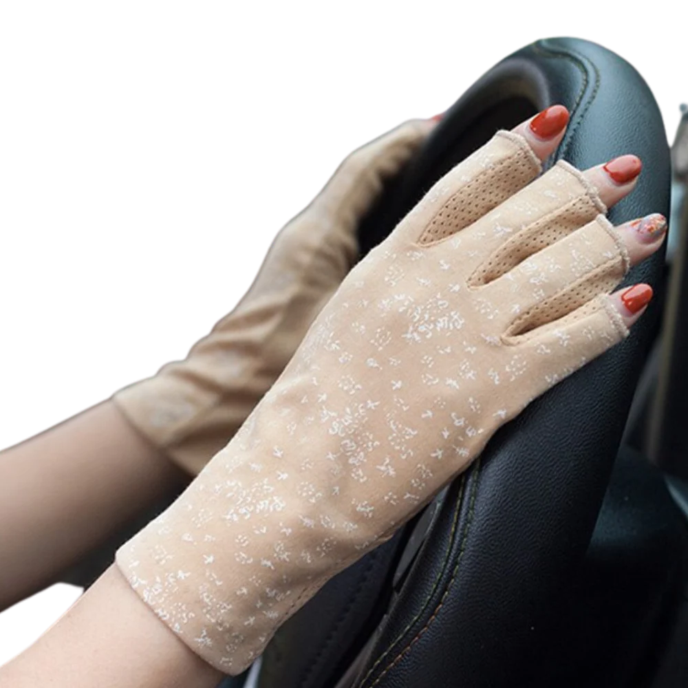 Belro stylish UV-protective cotton gloves, close-up showing soft fabric and snug fit, designed for sun protection and comfort.