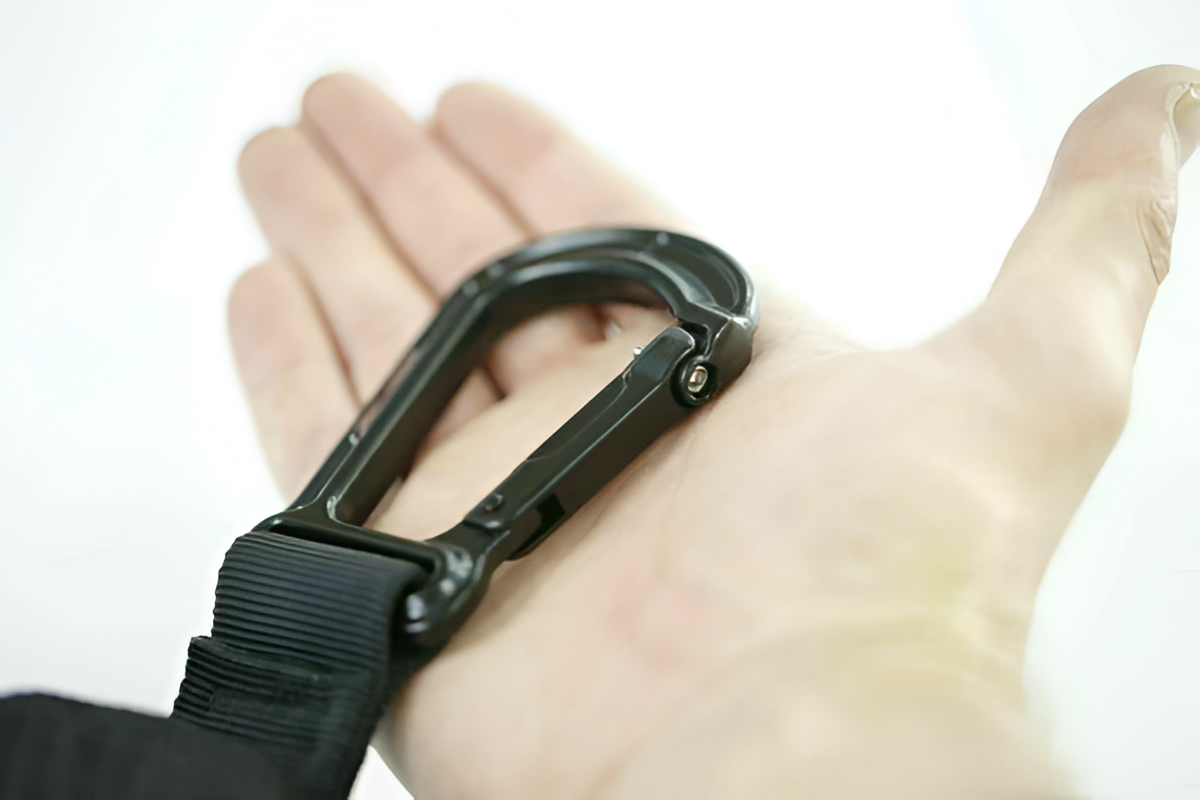 Men's home gym suspension resistance straps by Belro, showcasing durable, adjustable workout straps for strength training.