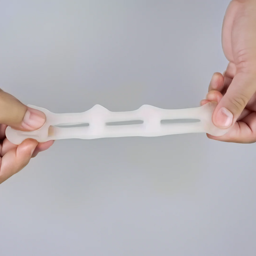 Belro orthopedic hammer toe splint for toe correction, shown on a foot in a health and beauty setting.