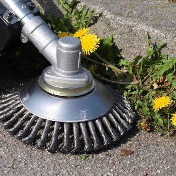 Men's Belro carbon steel brush trimmer for clothing, featuring durable steel blades and ergonomic handle.