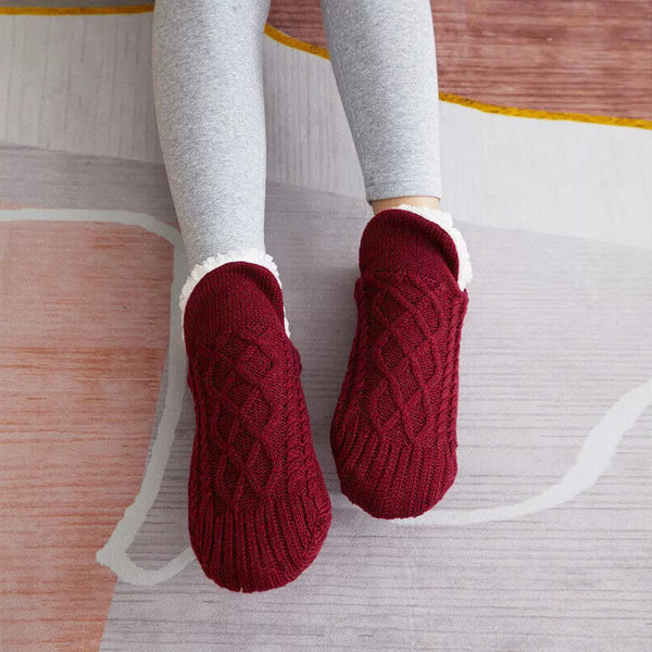 Belro non-slip thermal fleece socks for women, indoor warm grip socks with non-slip soles and cozy fleece lining.