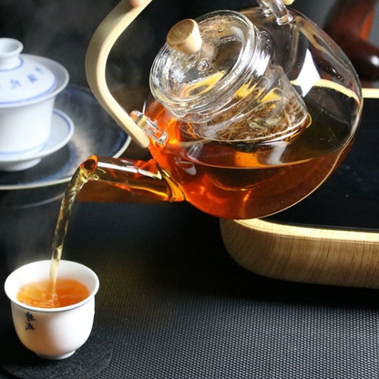 Heat-resistant borosilicate glass teapot by Belro, ideal for boiling and serving tea in a stylish kitchen setting.