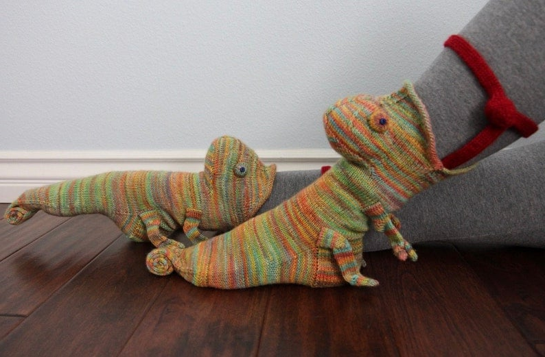 Belro 3D knitted crocodile socks featuring detailed crocodile design and vibrant green color, perfect for playful footwear.
