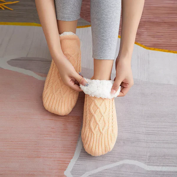 Belro women's non-slip thermal fleece socks with grip soles, designed for indoor warmth and comfort.