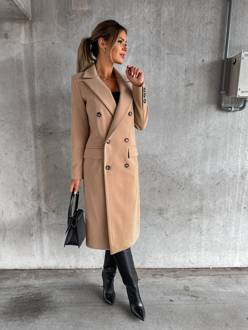 Elegant Belro coat featuring a classic design, shown hanging with a tailored fit and smooth fabric for timeless style.