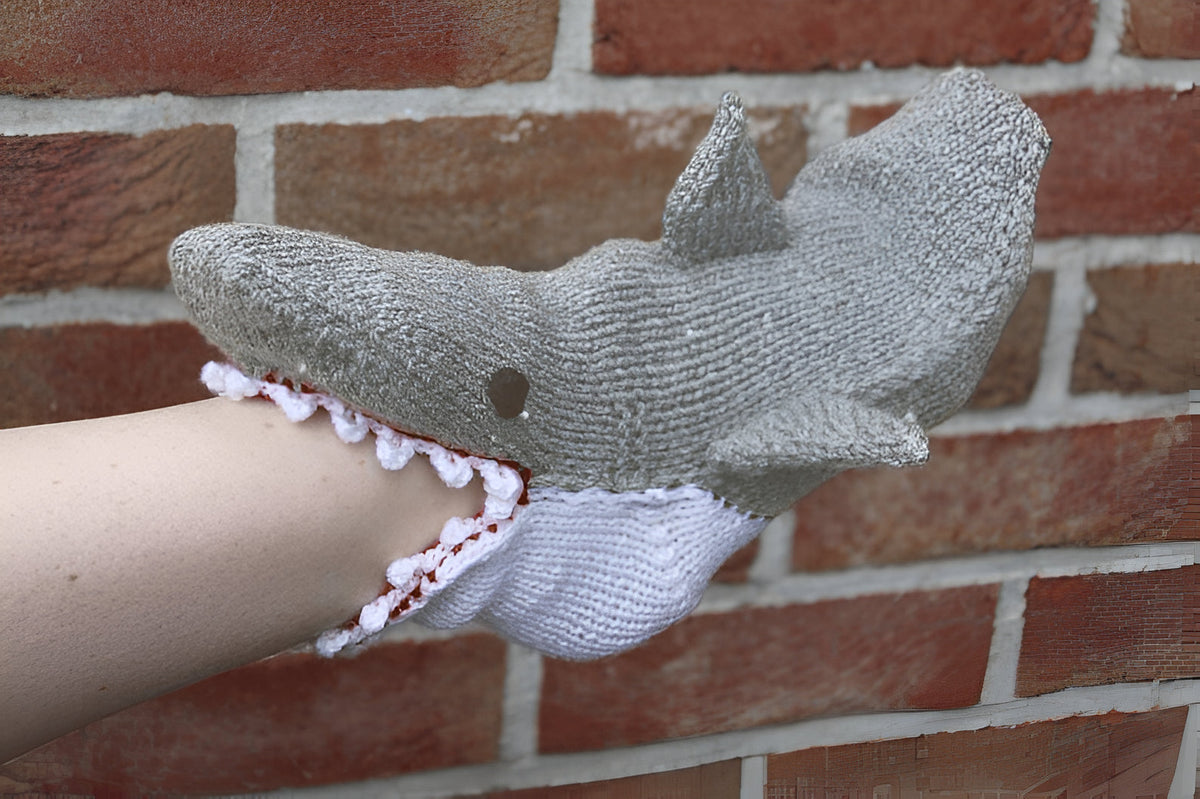 Belro 3D knitted crocodile socks featuring detailed green crocodile design on soft fabric, perfect for playful footwear.