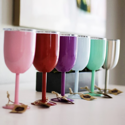 Belro insulated wine cups with stainless steel exterior and clear lids, perfect for keeping wine at the right temperature.