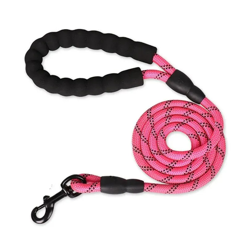 Pink reflective dog leash with padded handle from Belro, designed for comfortable and safe walks with pets.