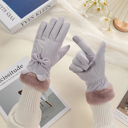Purple Belro touchscreen winter gloves for women, stylish accessory with touch-sensitive fingertips for easy device use.