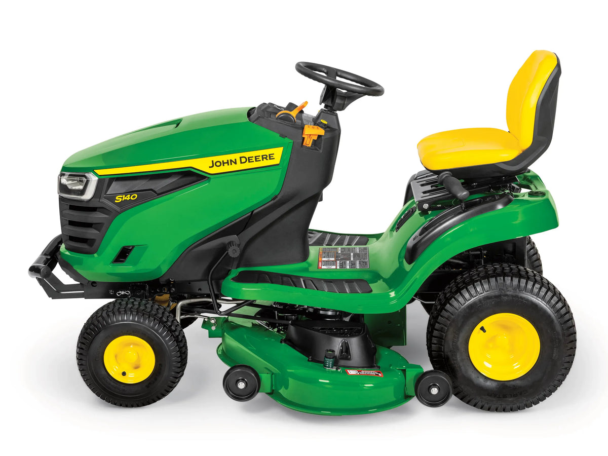 Casavibeo John Deere S140 riding lawn tractor with 48-inch deck and 22 HP V-twin gas engine, shown in a yard setting