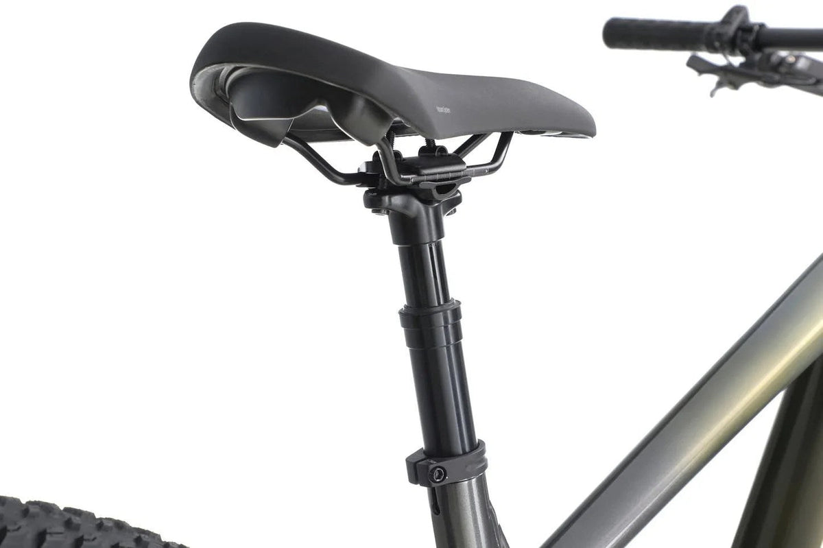 Casavibeo Aventon Ramblas eMTB with sleek Borealis frame, showing the electric mountain bike's modern design and sturdy tires.