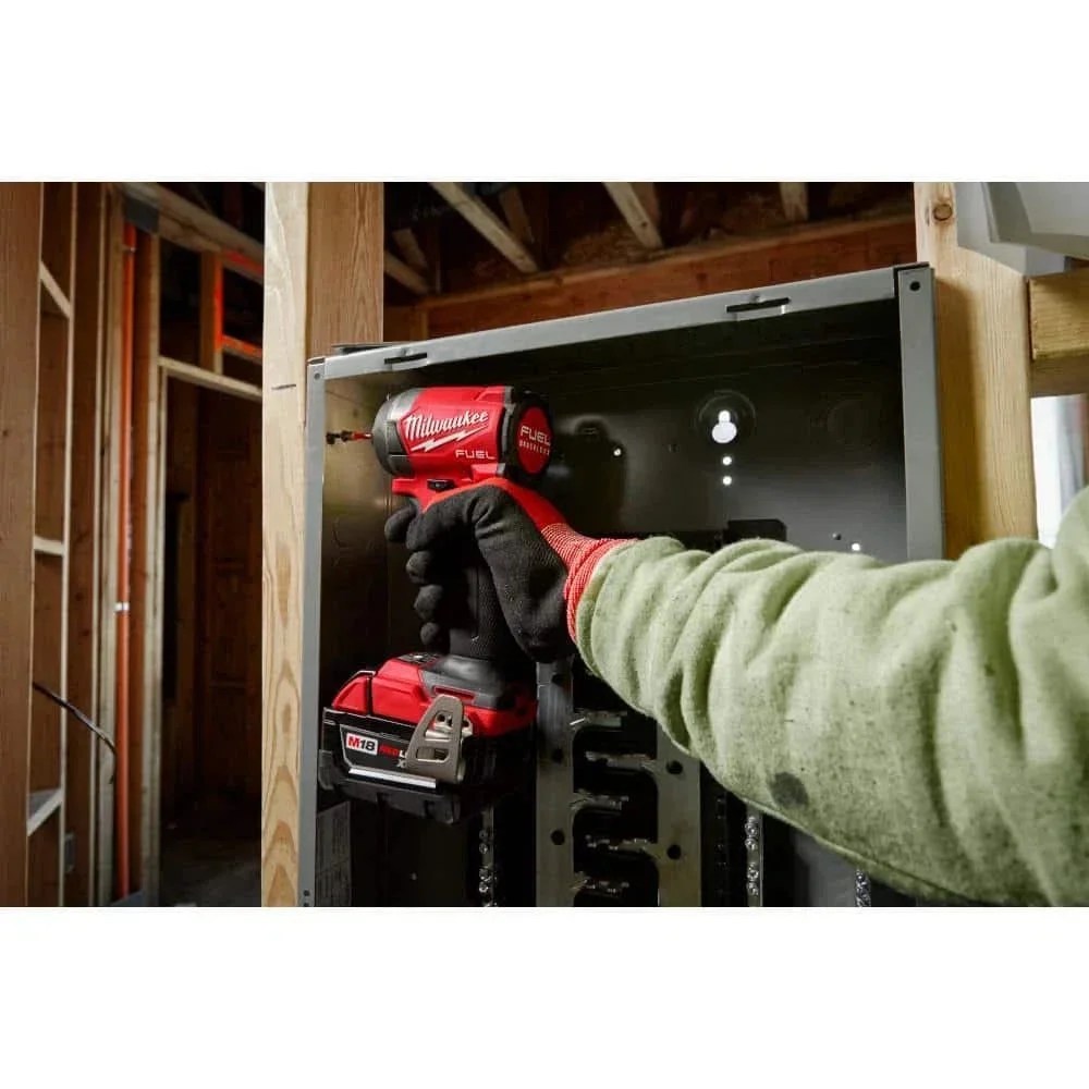 Casavibeo Milwaukee M18 FUEL cordless hammer drill and impact driver with lithium-ion batteries, featuring brushless motors.