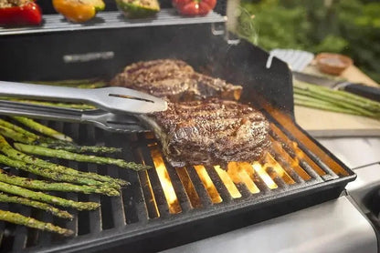 Casavibeo Weber Spirit E-325 gas grill with stainless steel lid, multiple burners, and side shelves for outdoor grilling.