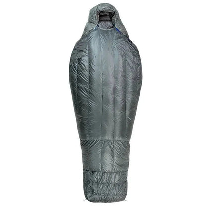 Casavibeo Wind River Outdoor Company Chilkoot sleeping bag in green, showing its insulated design and compact form.