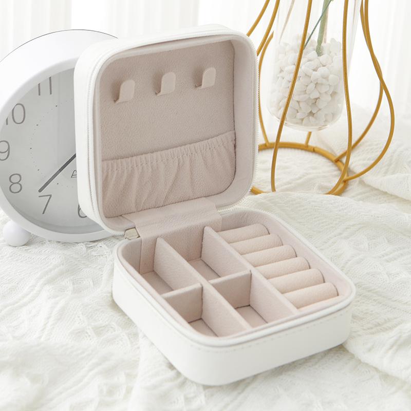 Belro travel jewelry case with compact design, featuring compartments for necklaces, rings, and earrings in soft, protective material